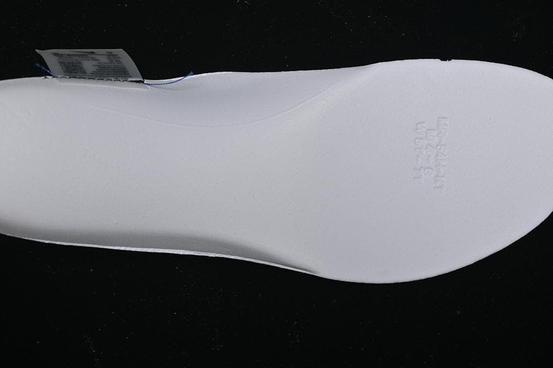 Close-up of the white shoe insert