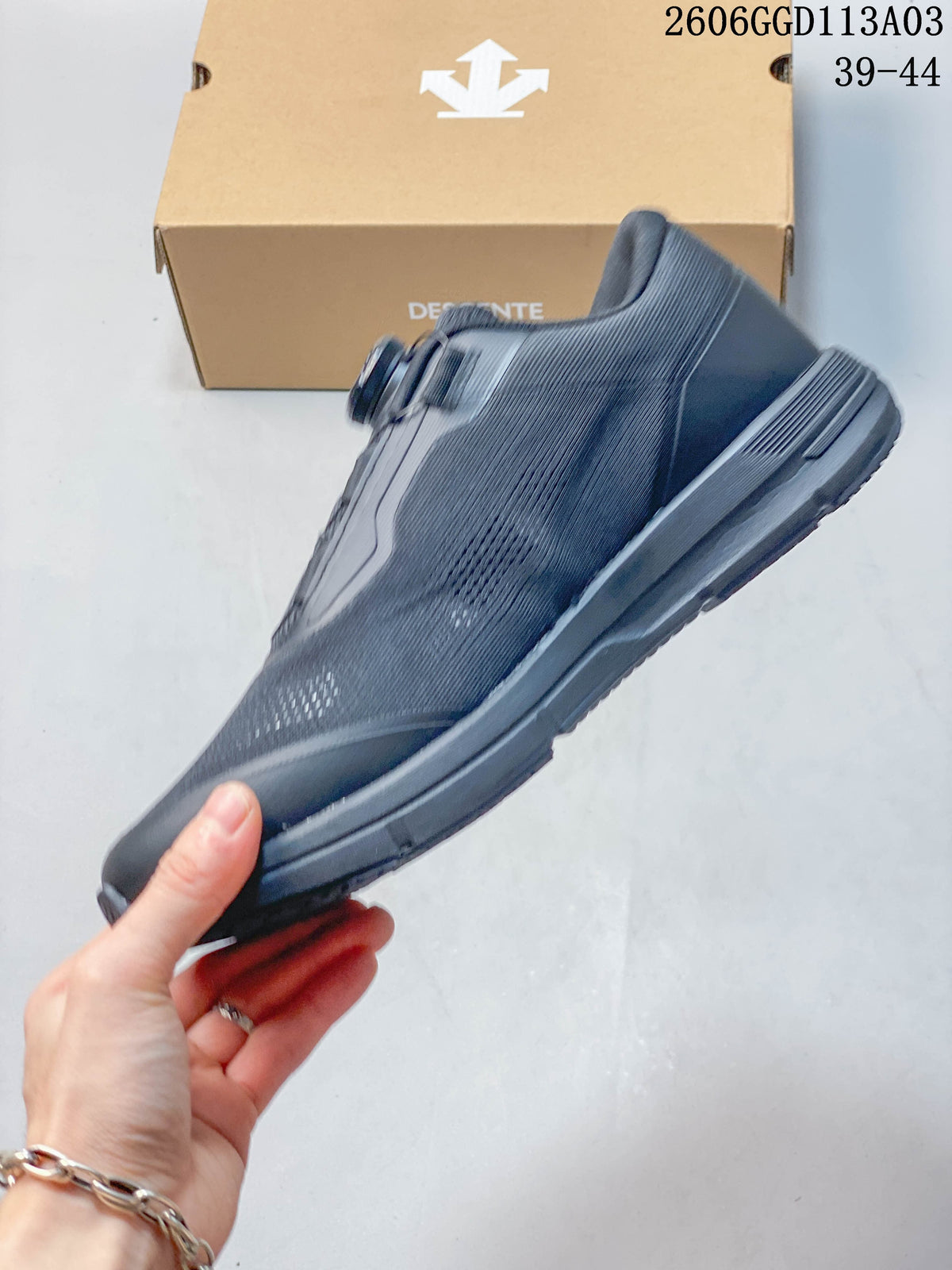 Side view of a gray DESCENTE low-top shoe with a dial closure