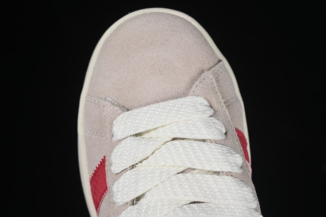 Top view of the sneaker toe and white laces