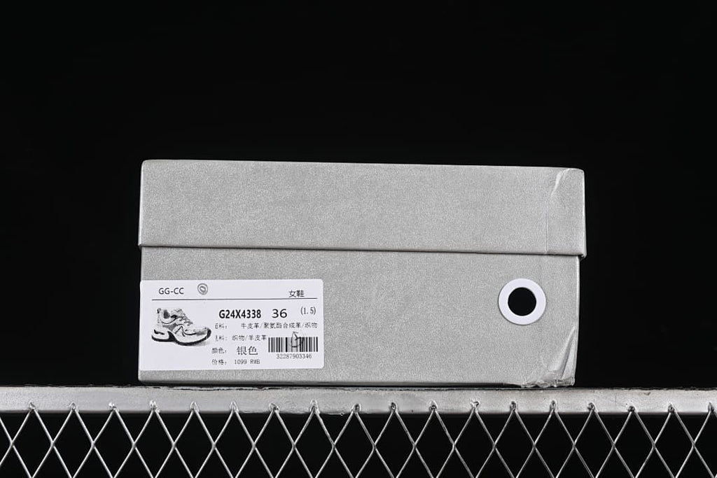 Shoebox label showing model G24X4338 and size 36