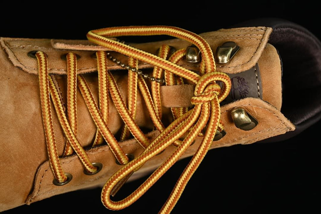 Top view of the boot lacing, hooks and tongue