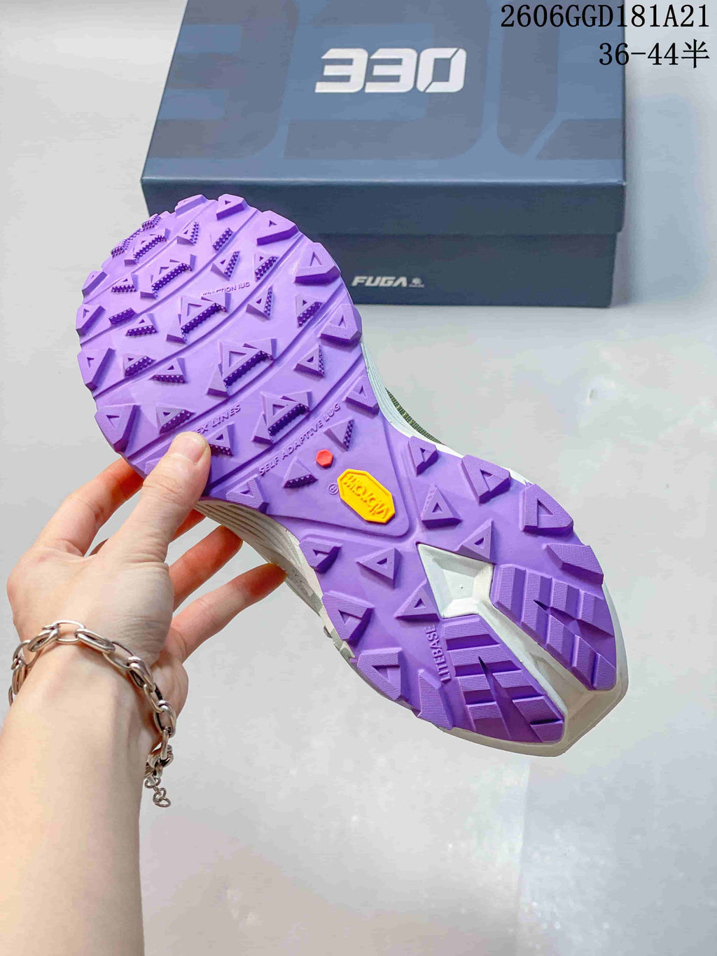 Close-up of the shoe’s purple lugged outsole; image text shows 36–44.5.