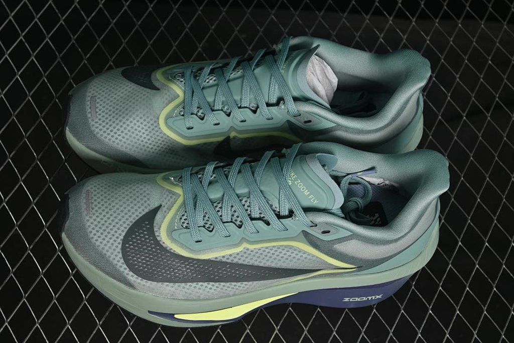 Pair of Nike Zoom Fly 6 running shoes shown from above and side
