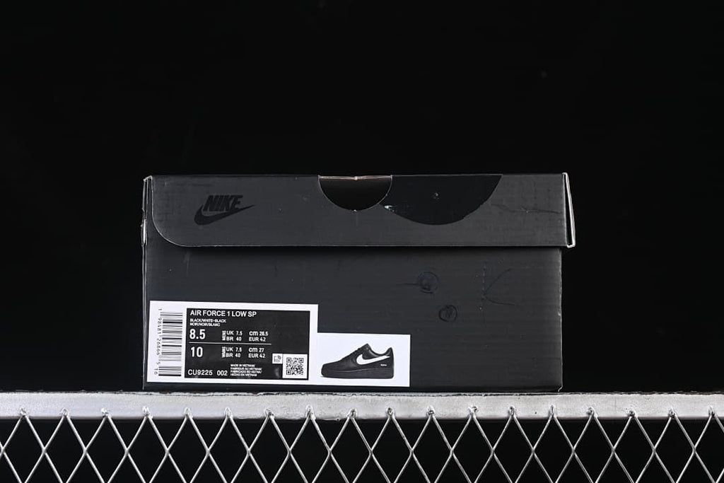 Black shoebox label showing Air Force 1 Low SP, color Black/Black, EU 42, and style code CU9225-002
