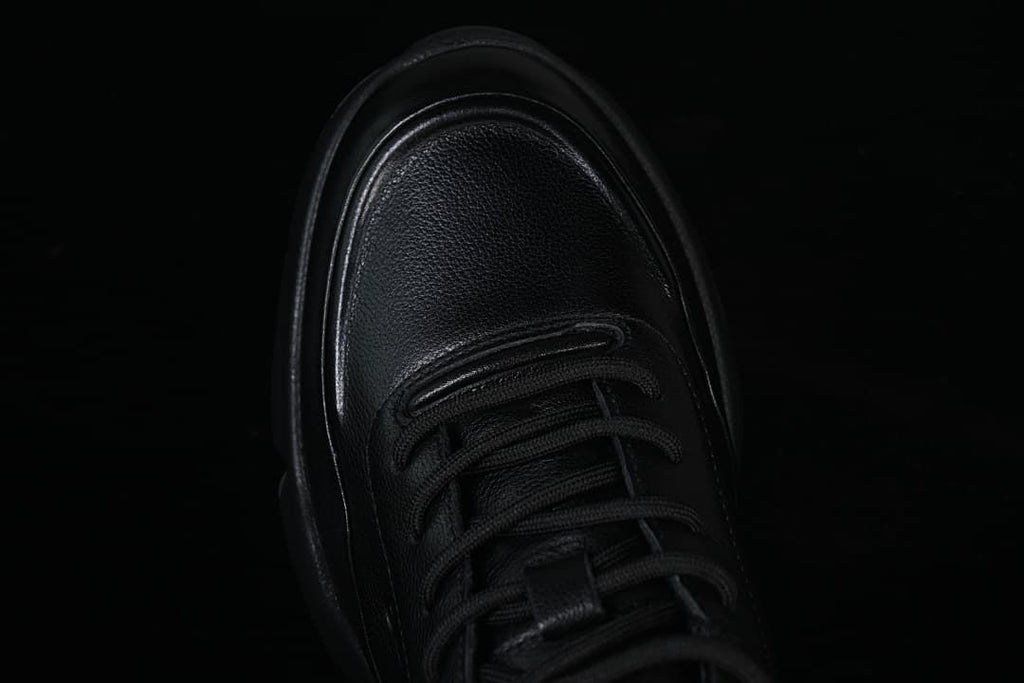 Top view of the sneaker toe and lace-up front