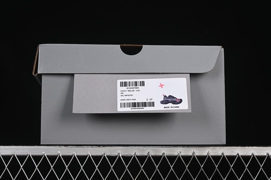 Shoebox label showing the model name, color and sample size.