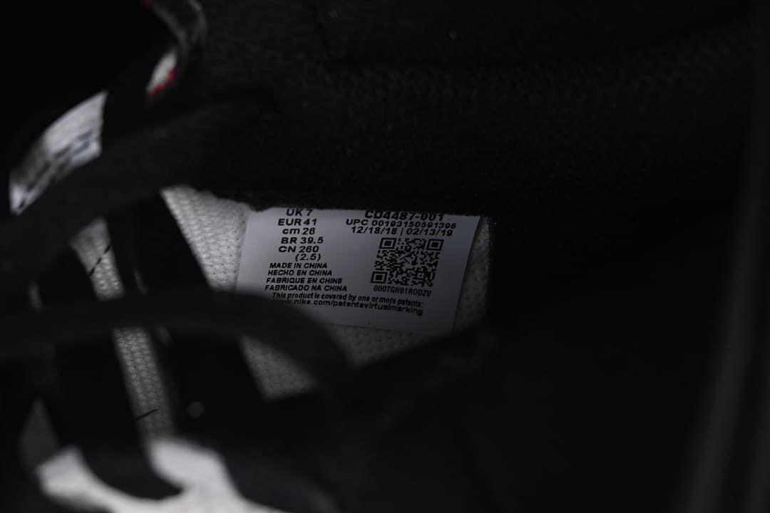 Interior size label showing EU 41 and model code CD4487-001