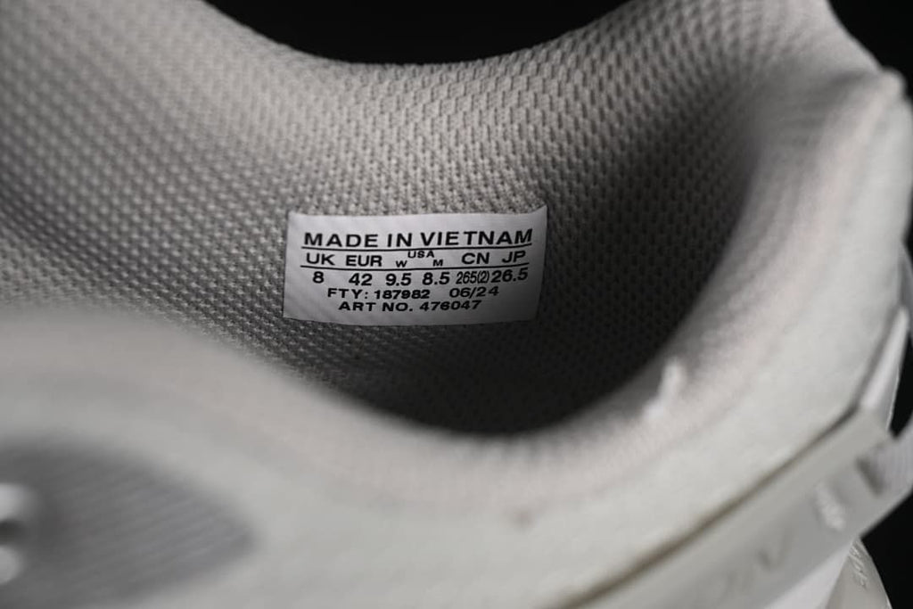 Interior size label showing UK 8, EU 42, US 9.5 women, US 8.5 men and JP 26.5