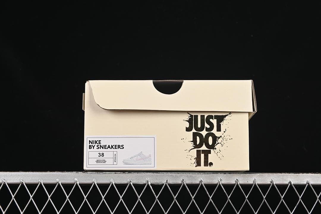 Shoebox label showing size 38