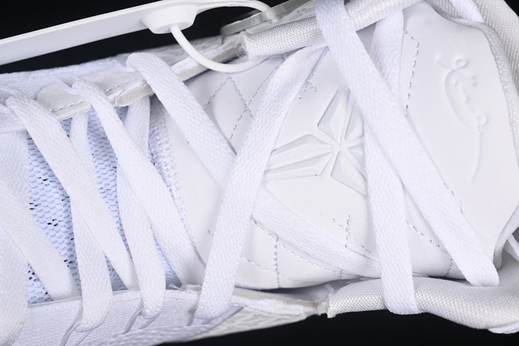 Close-up of the laces and Kobe-branded tongue detail