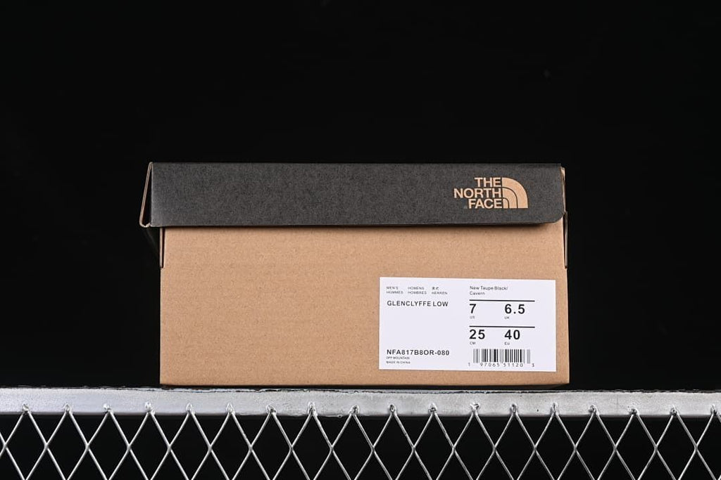 Shoe box label identifies the Glenclyffe Low and displays EU 40 and CM 25.
