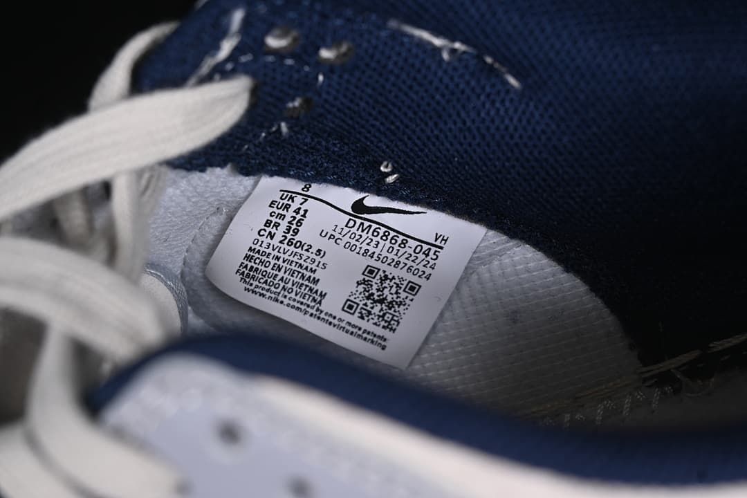 Close-up of size label showing EU 41 and style code DM6868-045