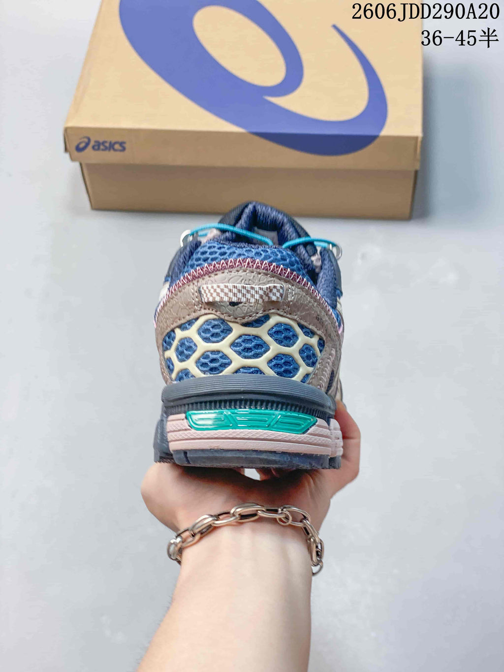 Rear view of the ASICS Tiger Gel-Kahana 8 shoe showing its heel design