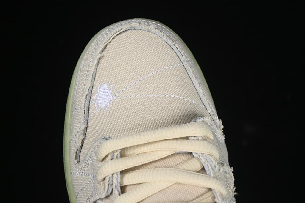 Top view of the toe box and laces