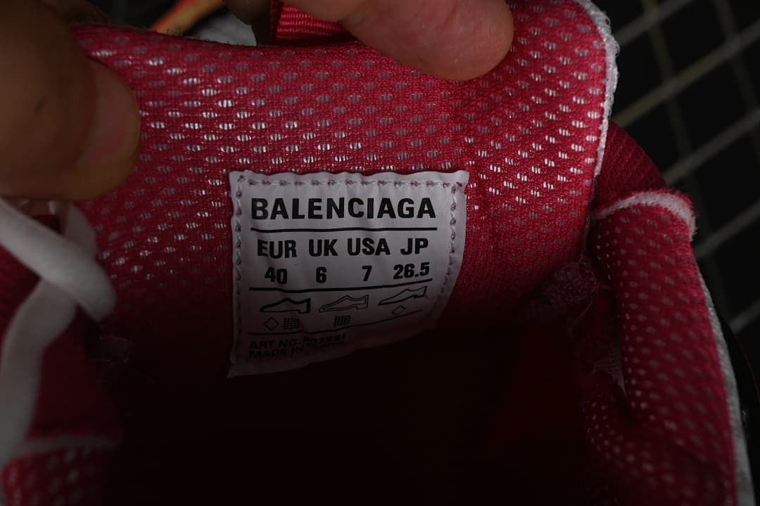 Tongue size label showing EU 40, UK 6, USA 7, and JP 26.5