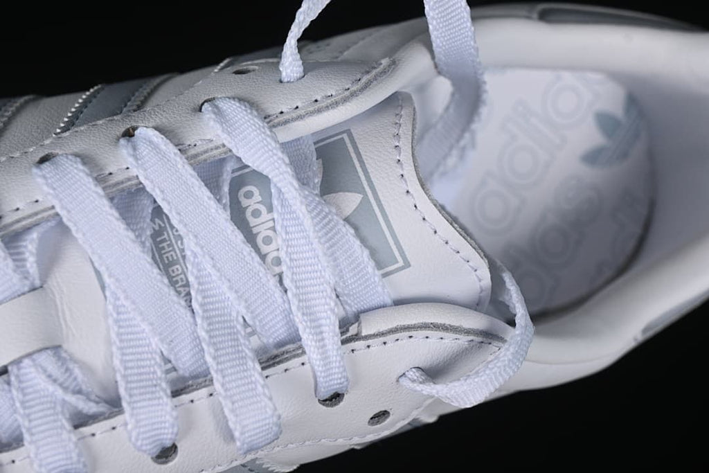 Close-up of the laces, tongue, and printed insole
