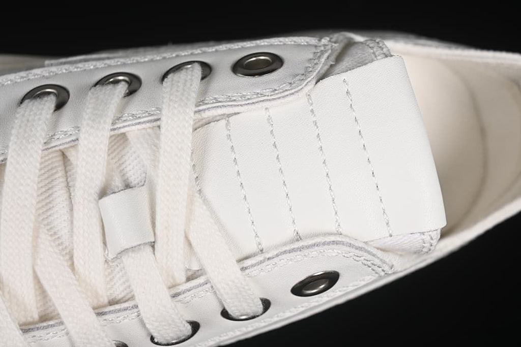 Close-up of the lace area, metal eyelets, and stitched tongue.