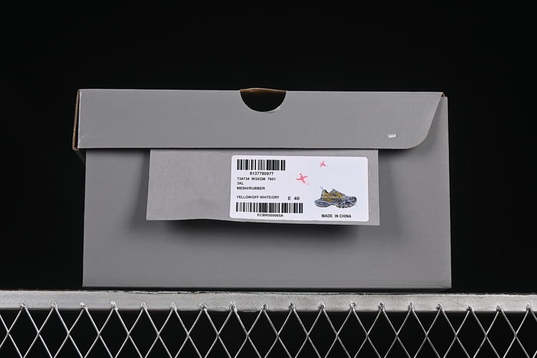 Shoebox product label showing 3XL, Yellow/Off White, and size 40