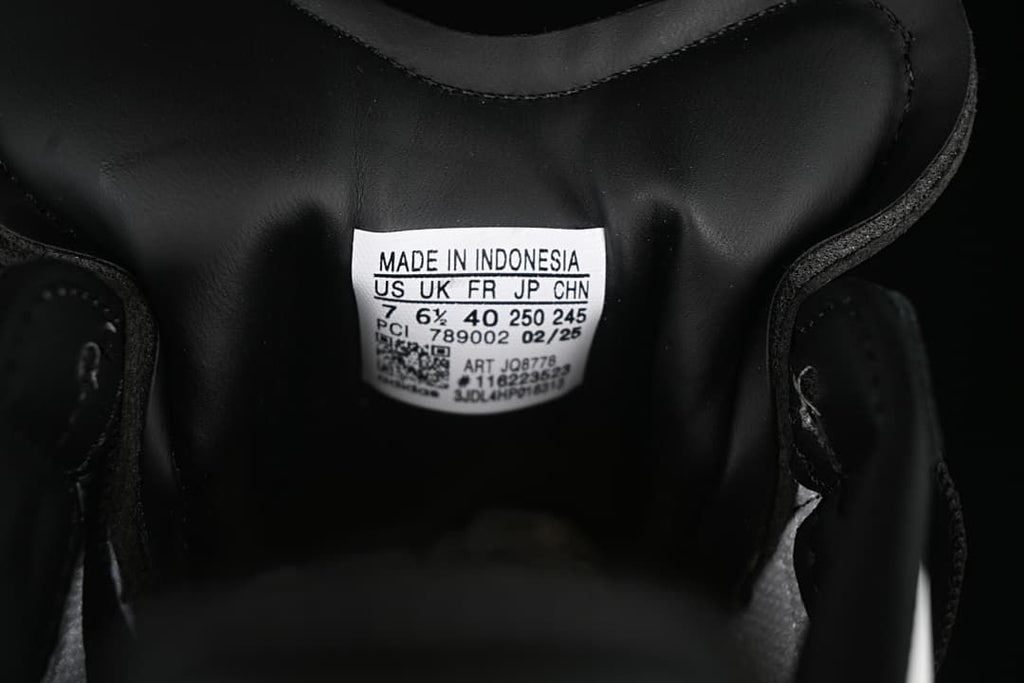 Interior size label showing EU 40 on the photographed shoe