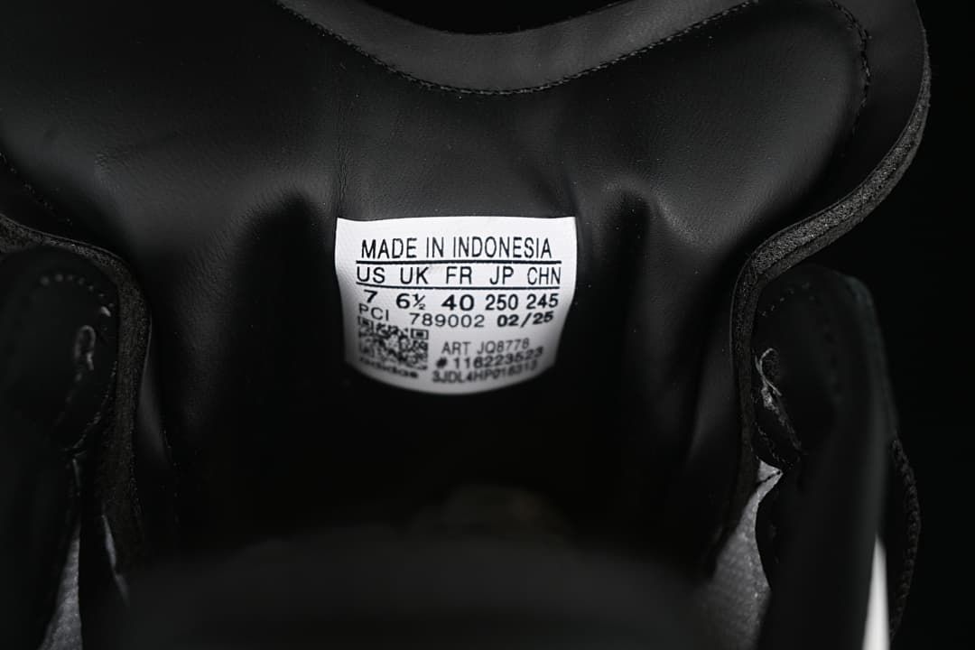 Interior size label showing EU 40 on the photographed shoe
