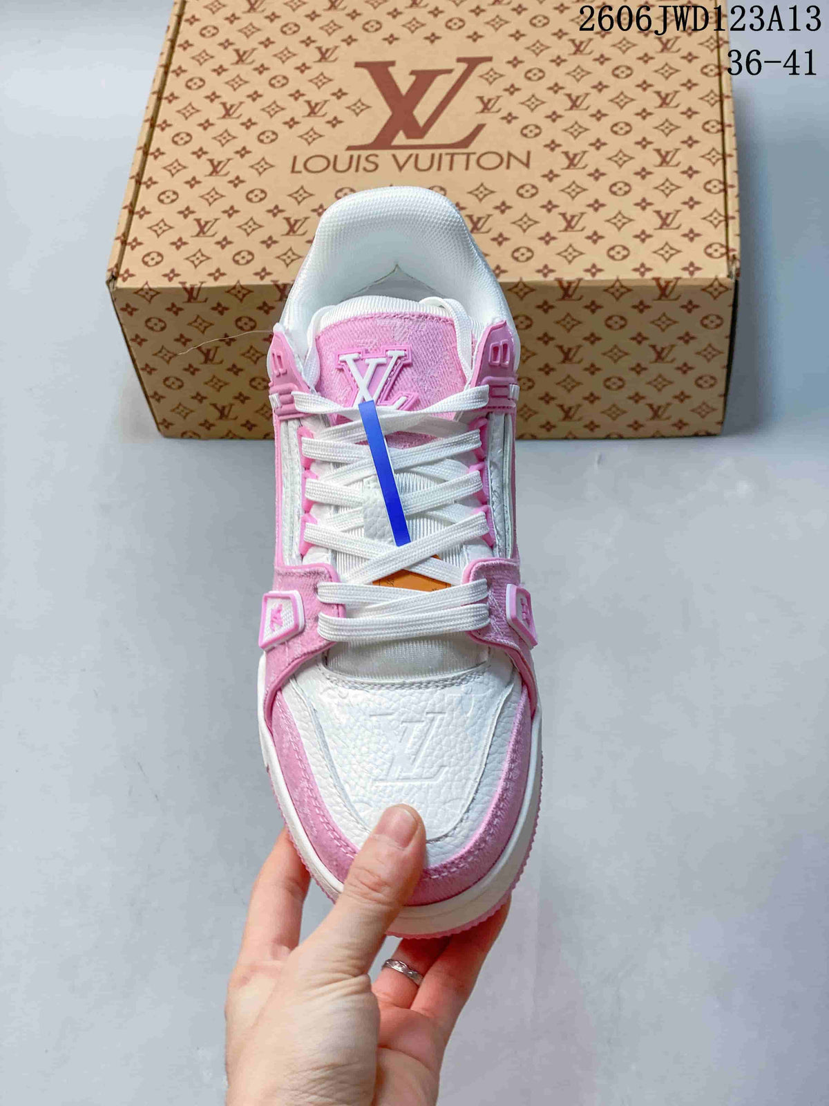 Top view of the pink-and-white sneaker with white laces and logo details; image text shows code 2606JWD123A13 and sizes 36–41.