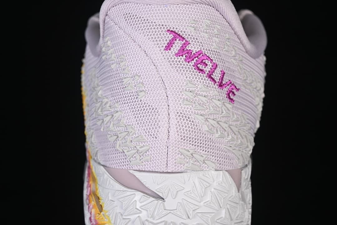 Rear view of the shoe with embroidered Ja lettering