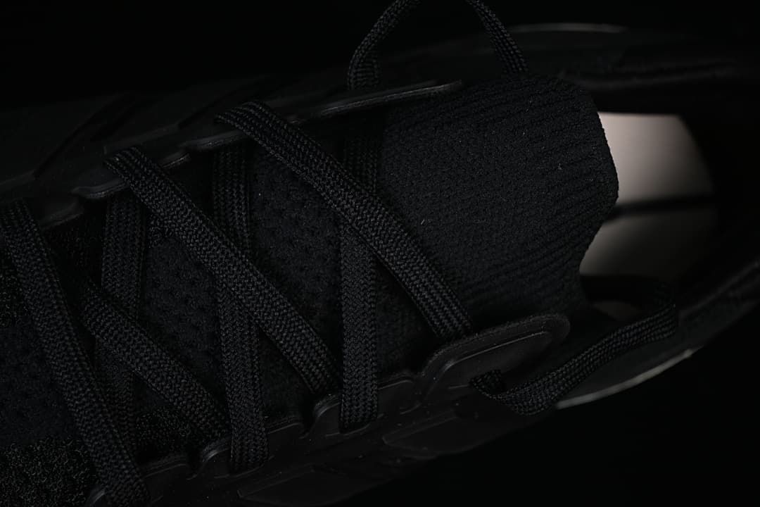 Close-up of the black laces and tongue