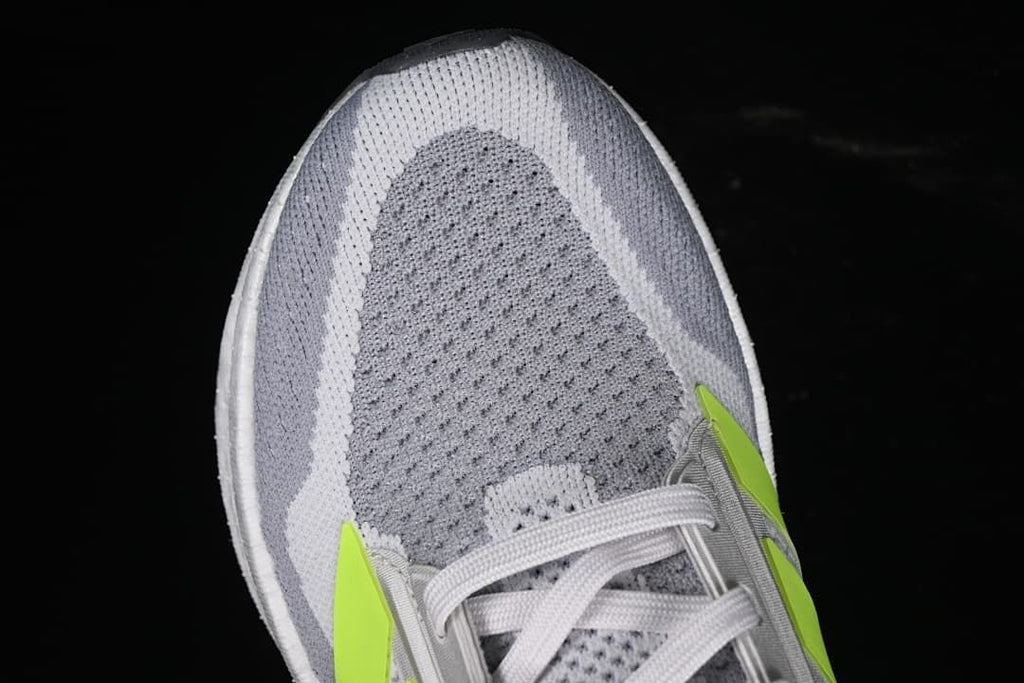 Top view of the gray knit-patterned toe and laces.