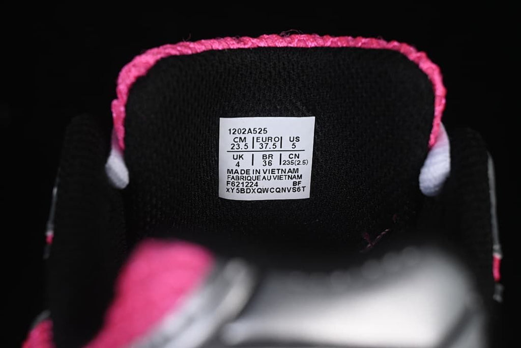 Tongue size label showing model 1202A525 and sample size EU 37.5.