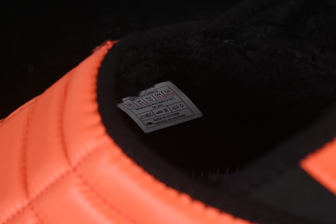 Close-up of the interior size label