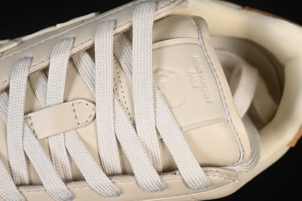 Close-up of tongue label and flat laces