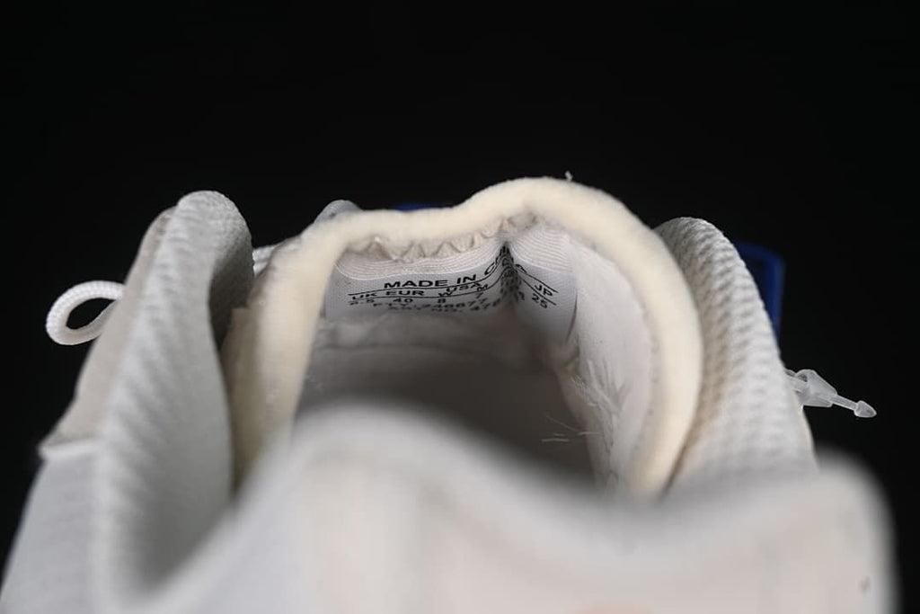 Close-up of the shoe tongue label with size information.