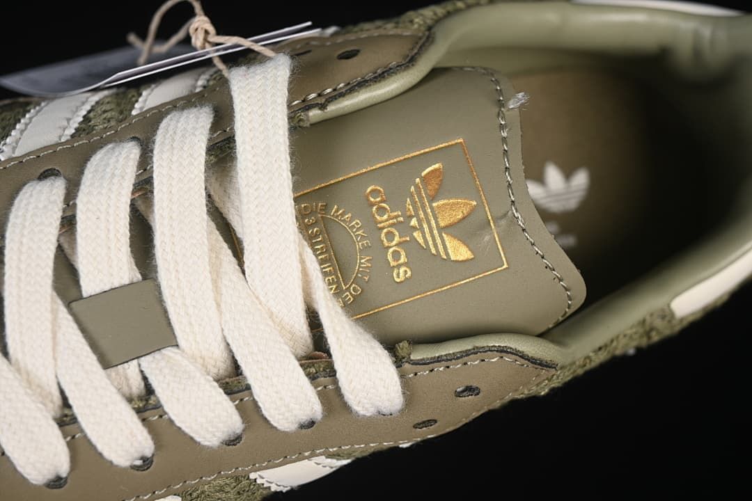 Close-up of the tongue branding and lace area