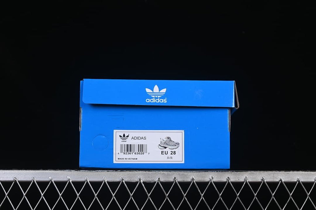 Shoe box label showing EU 28 and the white color description