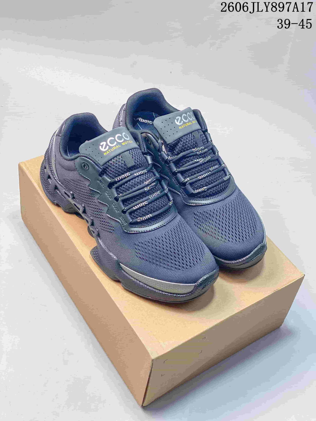 Pair of dark navy ECCO Biom C-Trail low-top sneakers on a box; image overlay reads 39–45.