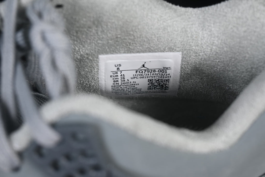 Close-up of the shoe size and style label inside the Air Jordan 4 Retro SE.