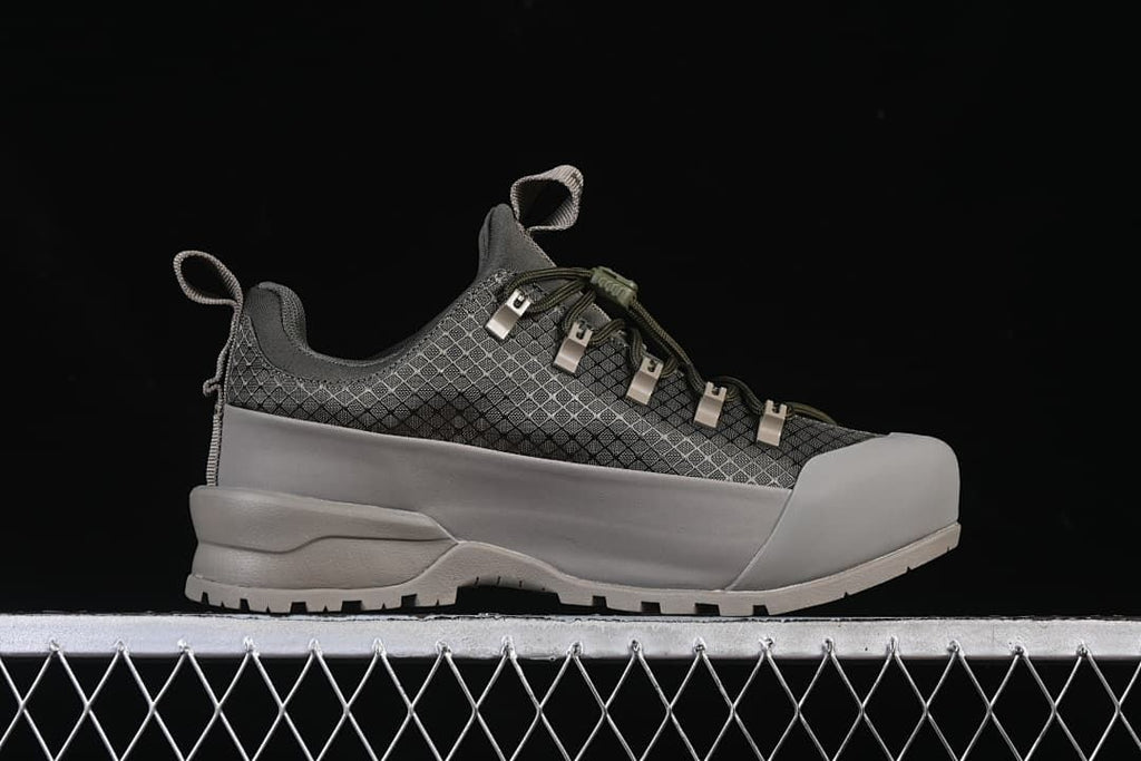 Side profile showing the patterned upper and protective toe bumper