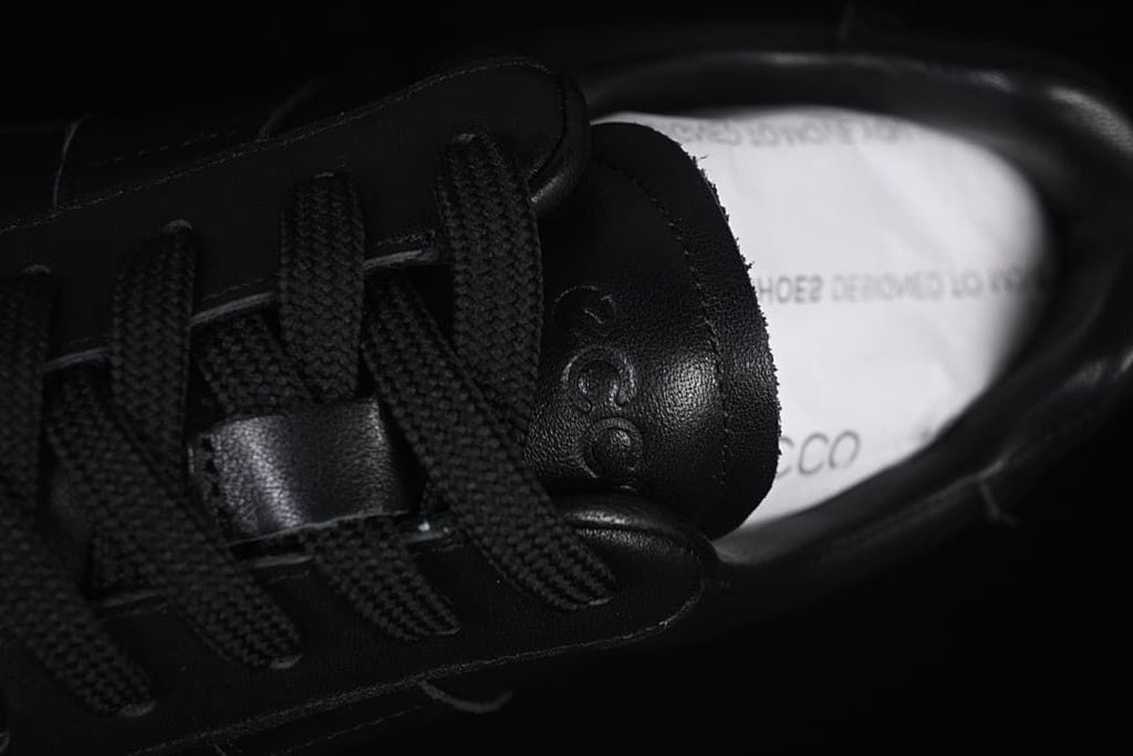 Close-up of the lace area and tongue branding