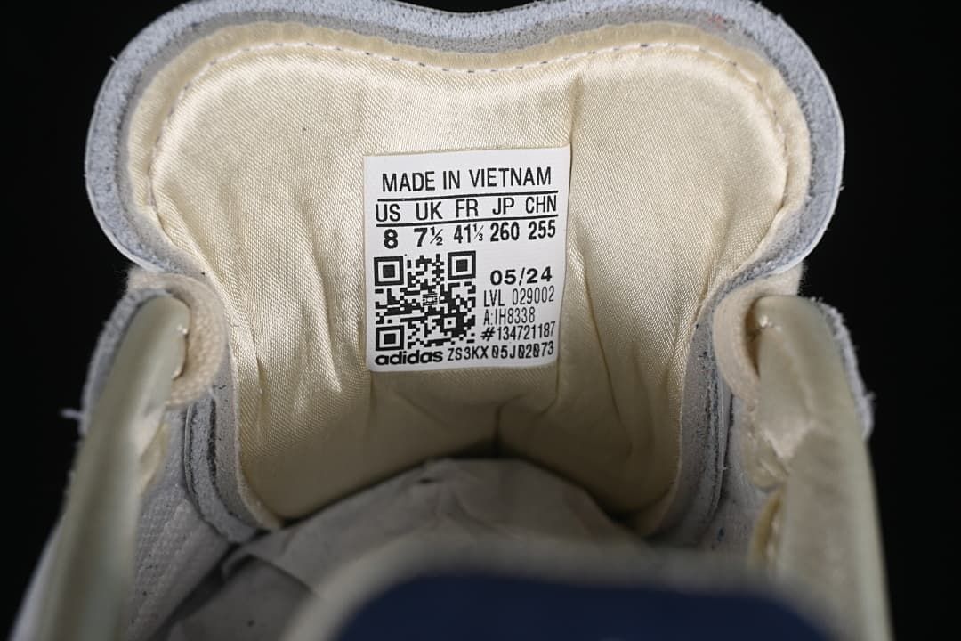 Tongue size label showing US 8, UK 7½, FR 41⅓, JP 260, and CHN 255