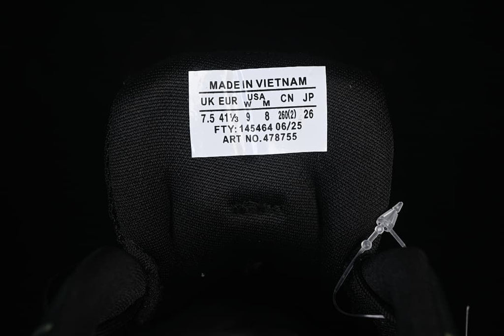 Tongue label showing UK 7.5 and EU 41 1/3 sample sizing