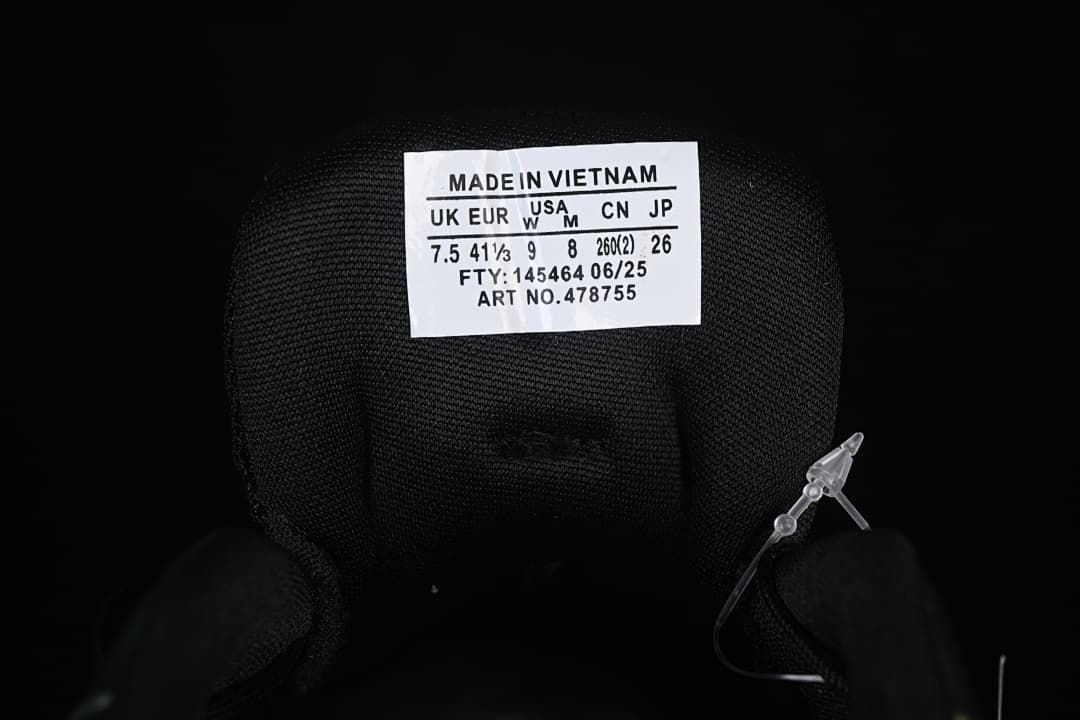 Tongue label showing UK 7.5 and EU 41 1/3 sample sizing