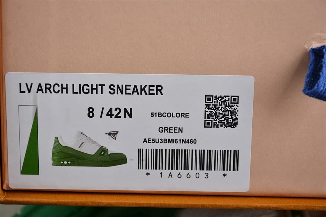 Shoe box label identifying an LV Arch Light sneaker in green and showing size 8 / 42N
