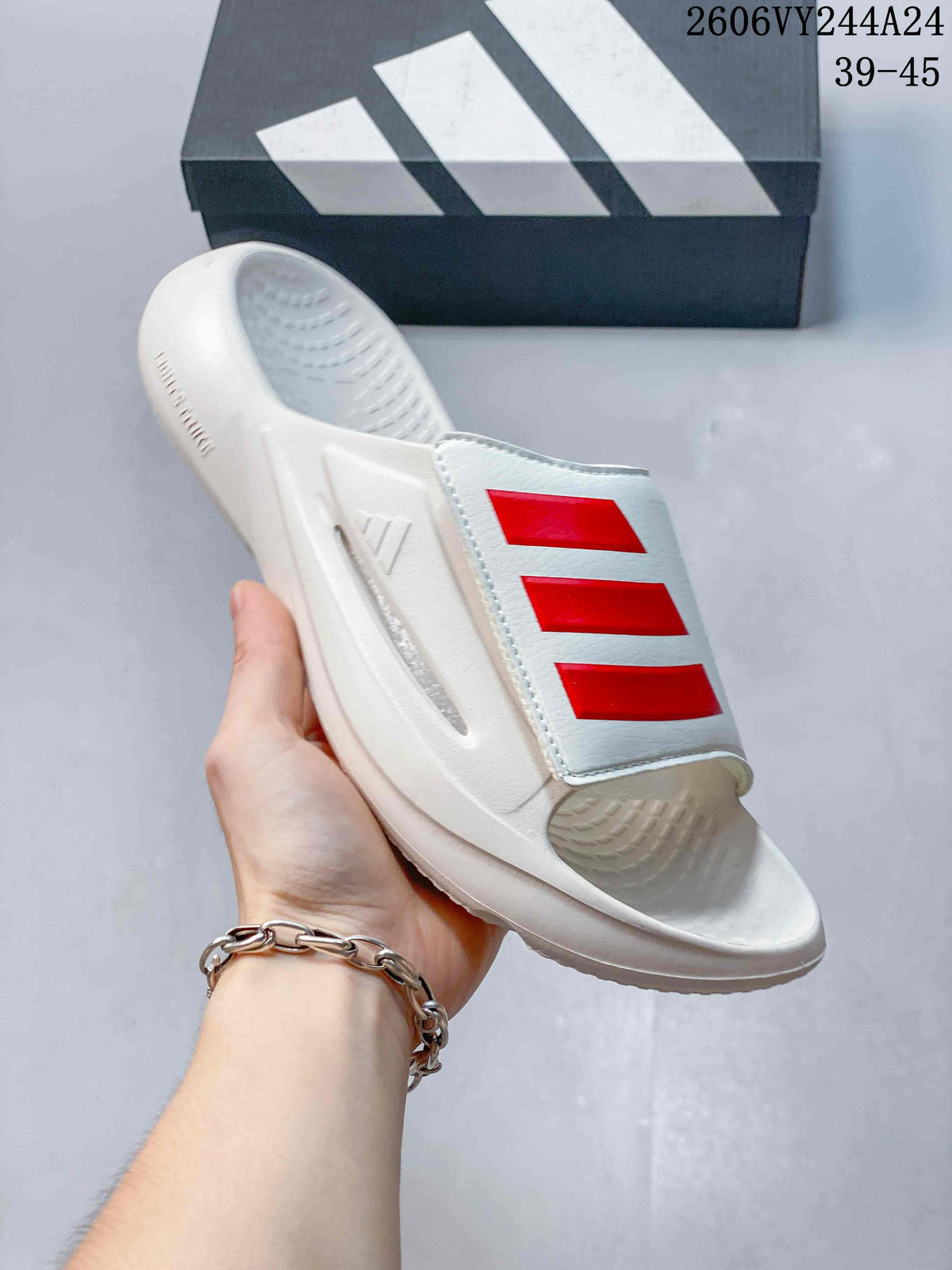 White slide with red three-stripe detailing; image overlay lists sizes 39–45.