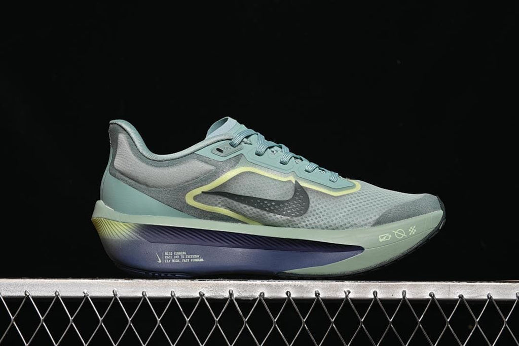 Side profile of the shoe with dark Swoosh and contrasting midsole