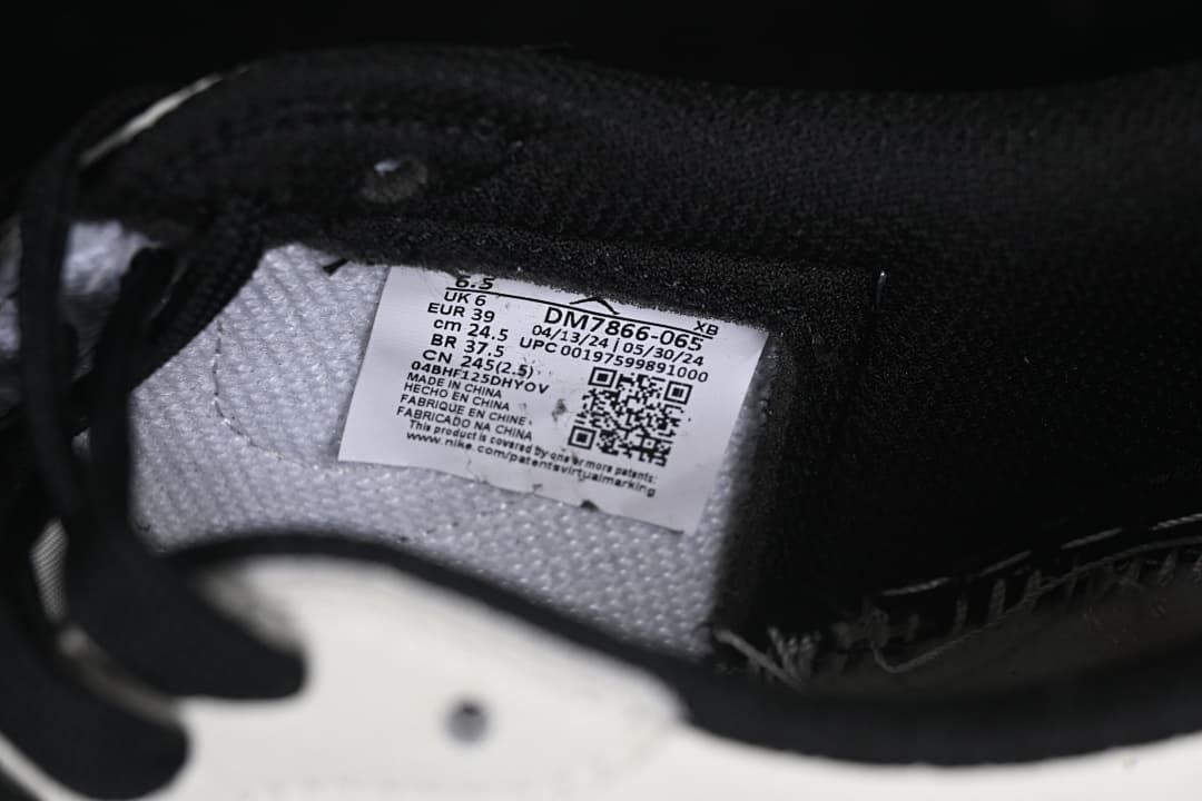 Interior size label showing EU 39 on the photographed shoe.