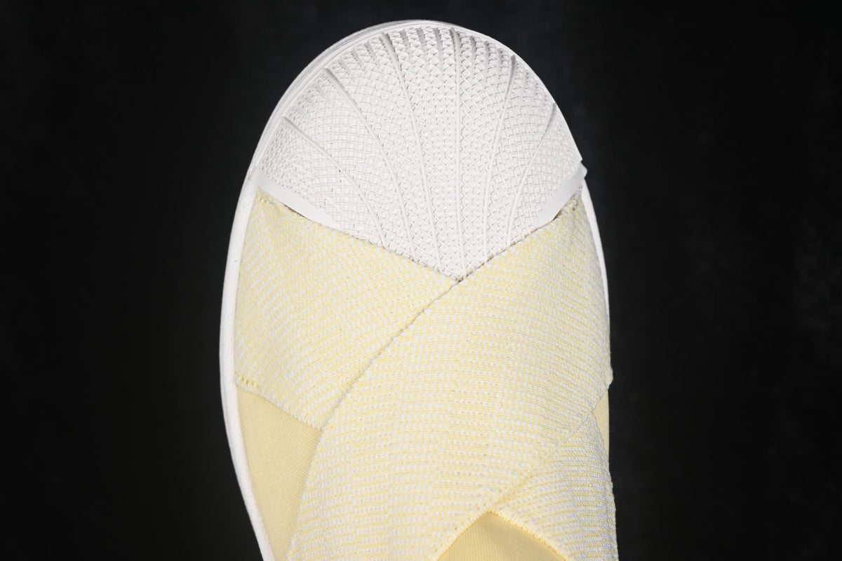 Close-up of the cream woven upper and white textured shell toe.