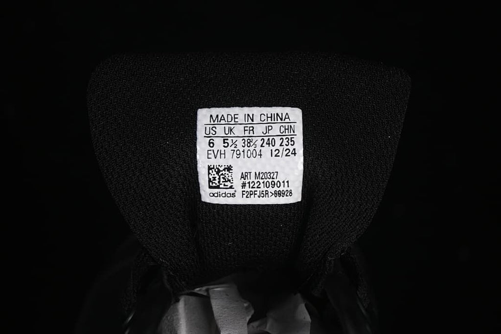Tongue size label showing US 6, UK 5½, FR 38⅔, JP 240, and CHN 235; article M20327