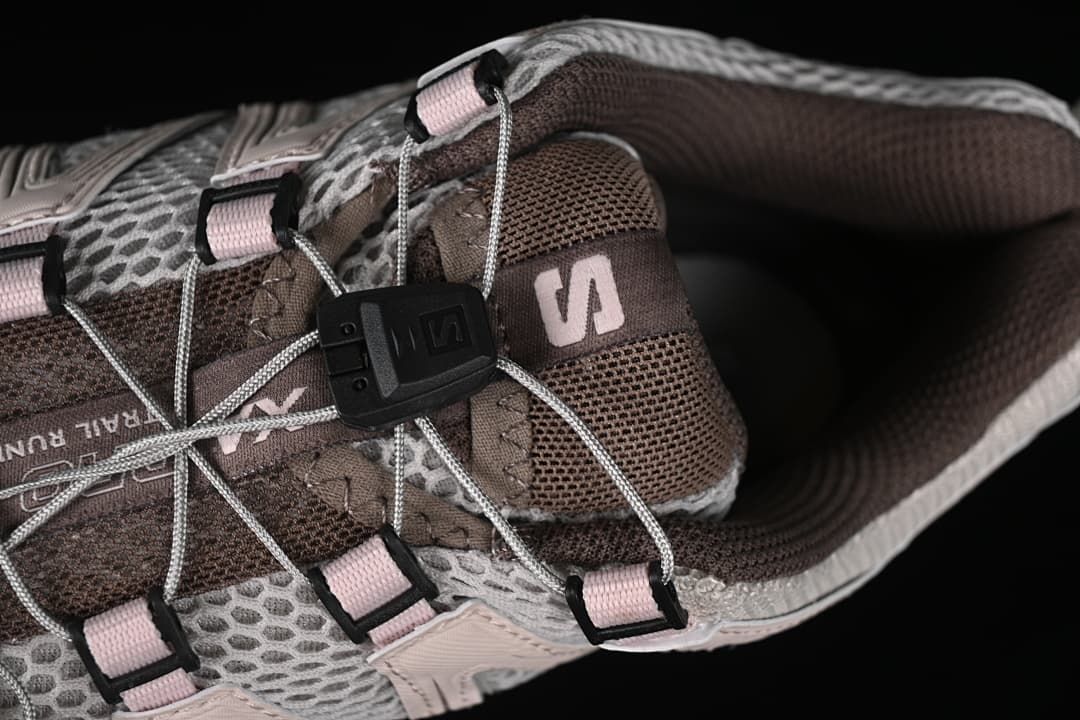 Close-up of the cord lacing and tongue