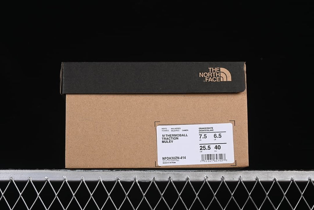 Product box label identifying the Thermoball Traction Mule and sample size