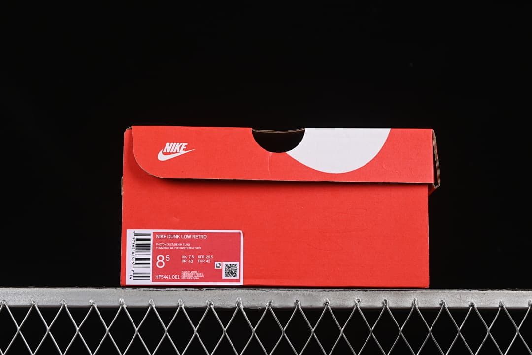 Red shoe box label with model and size details
